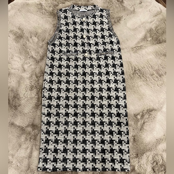 Zara Tweed Dress in Medium - Picture 5 of 11